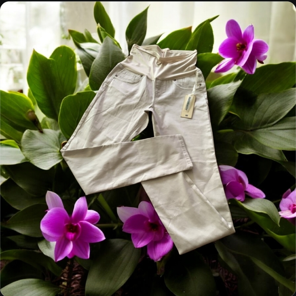 BLUE Spice maternity pants beige NWT size Med stretchy belly area. 💐 fla